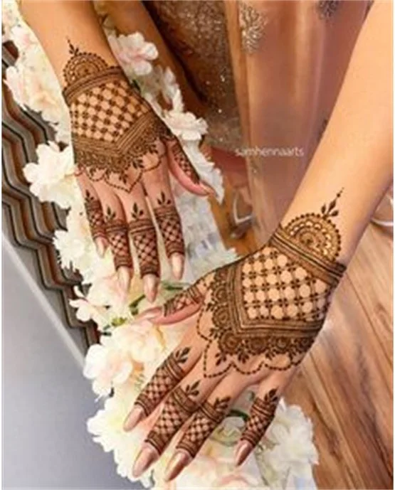 Classy Tassel Finish Using Back Hand Mehndi Design Classy Tassel Finish Using Back Hand Mehndi Design